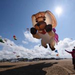 イギリスの凧あげ大会が面白いと話題に！海外の反応「とても迫力がある」