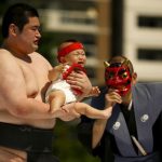 赤ん坊を仮面と大声でビビらせて泣き叫ばせる日本の伝統行事に対する海外の反応「こんなことをすれば子供が健康に育つと信じるなんて、おめでたい国だな」