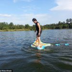水上を歩くことができる装置が開発される！ 犬も使えるそうで、犬と一緒に水中散歩が可能になる！ 海外の反応「１０分で飽きそう」