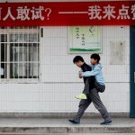 【中国】障がいを背負う同級生を三年間毎日、背負い続けてきた高校生に対する海外の反応