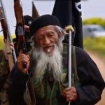 中国政府の暴政に我慢の限界を超えた８０歳の老人、ＩＳＩＳへの参加を決意！ 家族５人を引き連れてシリア入りし、過酷な軍事訓練を耐え抜くも、基地でお留守番させられる！！！