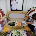 ゴージャス過ぎるペットの葬儀にブーイング（上海）