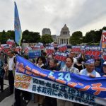 辺野古移設に反対、人間の鎖(笑)1万5000人が国会を包囲したことに対する海外の反応「中国から来た共産党が沖縄県民のフリしているんだろ」