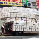 中国で大量の箱を積んだバイクに世界が驚愕！海外の反応「中国雑技団の一員なんだろ」