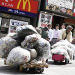 【東京】缶を集めるホームレスの画像を見た海外の反応