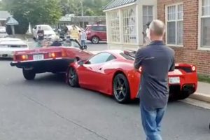 Woman-crashes-into-extremely-rate-Ferrari-2