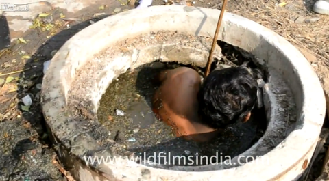 世界で最も汚い仕事 インドの下水作業員