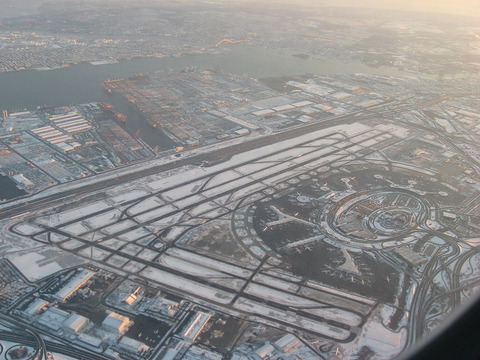 800px-Newark_Liberty_International_Airport_from_the_Air