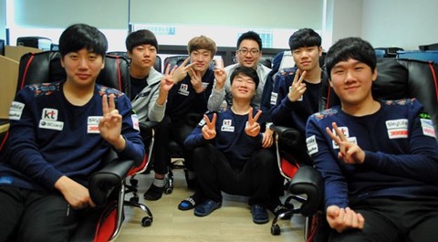 _83454385_groupteamphoto